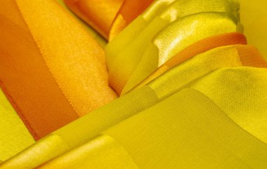 Doku, arka plan, metalik bir sarı ipek çizgili kumaş 