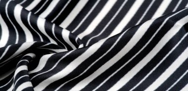  ipek çizgili kumaş. Siyah ve beyaz çizgiler. Bu güzel, s