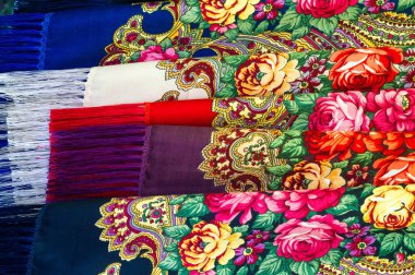 Doku arka planı, desen. Bir tabl üzerine yığılmış farklı kumaşlar