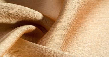Arka plan, desen, doku, bej altın ipek kumaş Pürüzsüz mat bir kaplamaya sahiptir ve hafif bükümlü bir iplik sayesinde dayanıklıdır. Tasarımdan projelerinize kadar her şey için bu lüks kumaşı kullanın