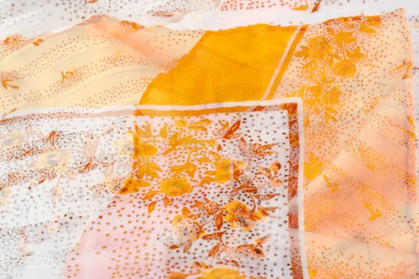 テクスチャ パターン 絹織物 ベージュの背景に小さな花 — ストック写真