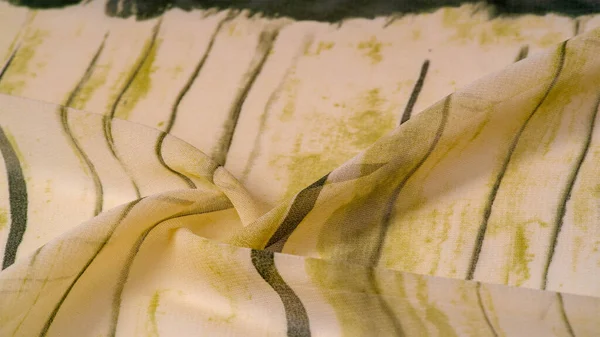 背景テクスチャ。女性用オリーブ色のスカーフ撮影 — ストック写真
