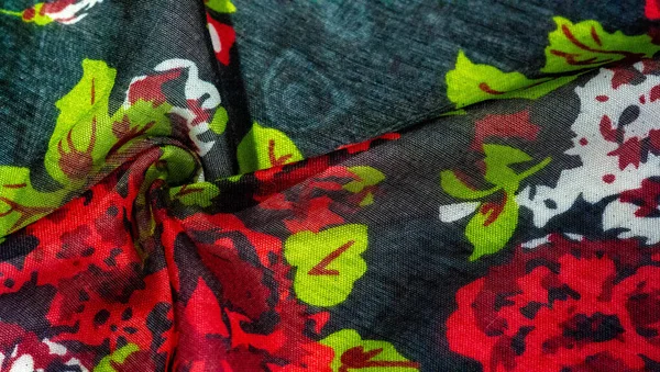 Текстура фона, темно-синяя шелковая ткань с розами окрашены col — стоковое фото