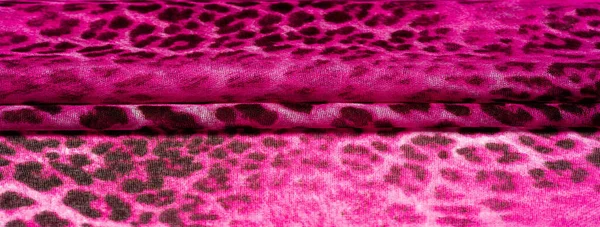 Textura pozadí. Leopard hedvábí světlé tkaniny africké motivy — Stock fotografie