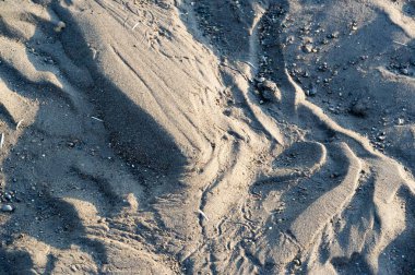 Yaz manzarası. Su tarafından oluşturulan kum bir çizim ve kazanmak