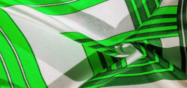 Doku, yeşil çizgili desenli ipek kumaş. Tasarım o