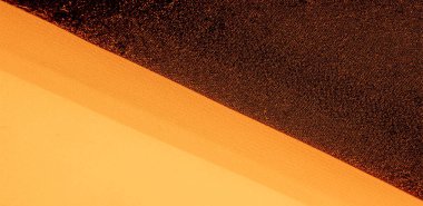 doku arka plan deseni. Ince bir paspas ile sarı ipek kumaş