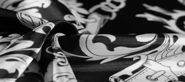 Textura, pozadí, černá hedvábná tkanina s monogramovou maskou E — Stock fotografie