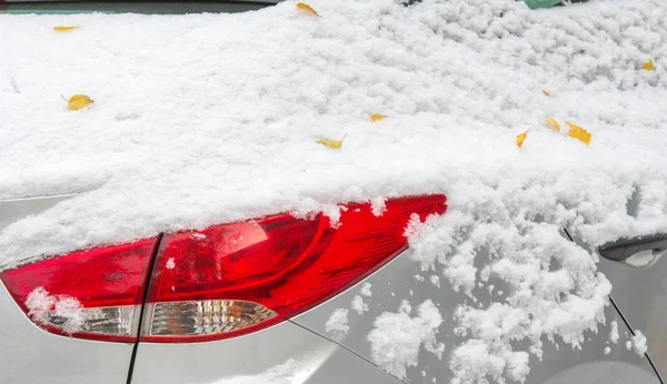 Tuvimos nuestra primera nieve de la temporada durante la noche, desempolvando — Foto de Stock