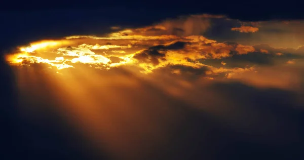 Clouds in the blue sky. a visible mass of condensed water vapor — Stock Photo, Image