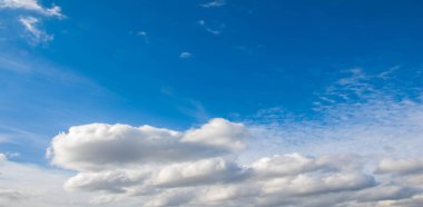 Kumaş arka plan, desen, duvar kağıdı. Onlar hala oldukça yüksek bulutlar. Onlar yağmur yağdırmaz. Altostratus bulutları ortalama bir gri ya da mavi-griye sahiptir. Genellikle tüm gökyüzünü kaplar..