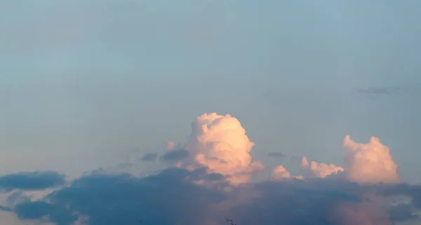 Wolken kumulierte Wolkenlandschaft in der Meteorologie, eine Wolke ist ein Aeros — Stockfoto