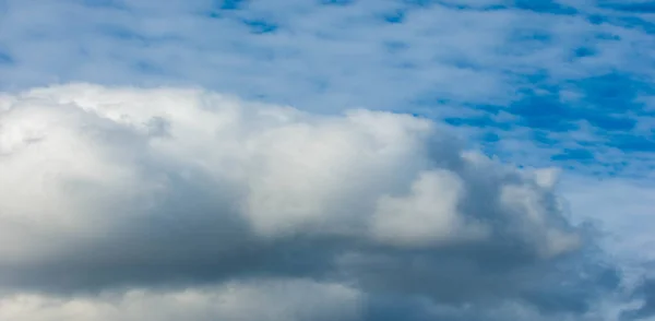 텍스처 여전히 구름입니다 은비를 내리지 않는다 스트라투스 구름의 수준은 청색이다 — 스톡 사진