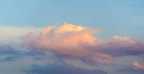 Nuvole Cumuliformi In meteorologia, una nube è un aeros — Foto Stock