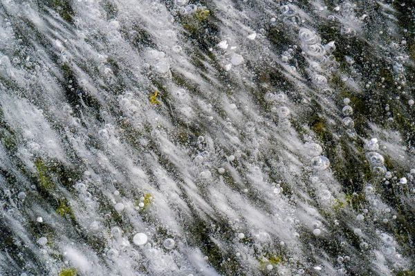 Μοτίβο υφής φόντο λευκό χειμώνας, φυσαλίδες αέρα πάγου ποταμών s — Φωτογραφία Αρχείου