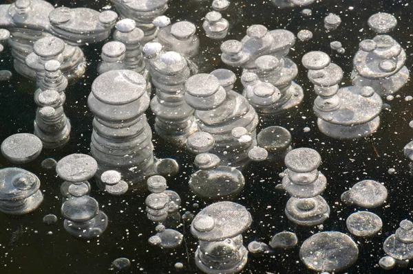 Textura patrón fondo blanco Invierno, río hielo burbujas de aire s —  Fotos de Stock