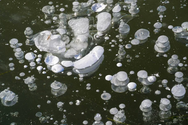 Textura patrón fondo blanco Invierno, río hielo burbujas de aire s —  Fotos de Stock