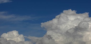 Kumaş arka plan, desen, duvar kağıdı. Onlar hala oldukça yüksek bulutlar. Onlar yağmur yağdırmaz. Altostratus bulutları ortalama bir gri ya da mavi-griye sahiptir. Genellikle tüm gökyüzünü kaplar..