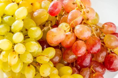 Üzümler masa üzümü gibi taze yenebilir ya da onlar için kullanılabilir.