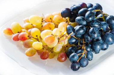 Üzümler masa üzümü gibi taze yenebilir ya da onlar için kullanılabilir.