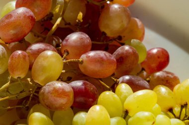 Üzümler masa üzümü gibi taze yenebilir ya da onlar için kullanılabilir.