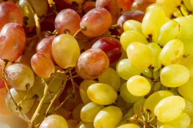 Üzümler masa üzümü gibi taze yenebilir ya da onlar için kullanılabilir.