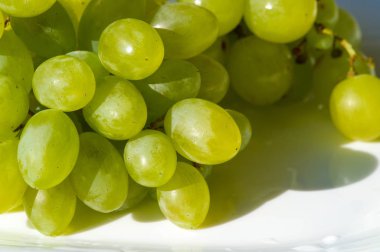 Üzümler masa üzümü gibi taze yenebilir ya da onlar için kullanılabilir.