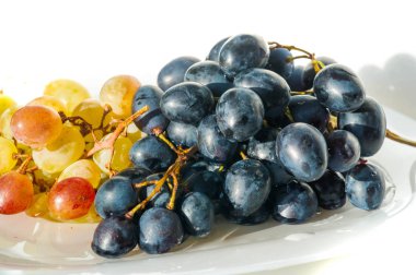 Üzümler masa üzümü gibi taze yenebilir ya da onlar için kullanılabilir.