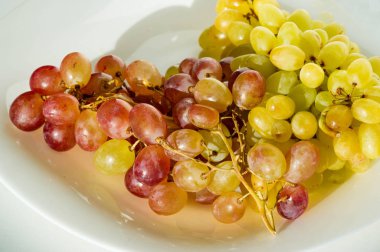 Üzümler masa üzümü gibi taze yenebilir ya da onlar için kullanılabilir.