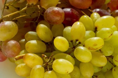 Üzümler masa üzümü gibi taze yenebilir ya da onlar için kullanılabilir.