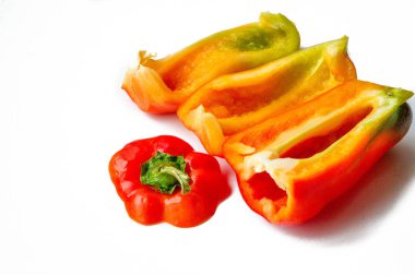 Dolmalık biberler bazen daha az acı biberli olur.