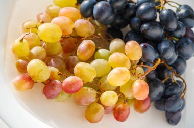 Üzümler masa üzümü gibi taze yenebilir ya da onlar için kullanılabilir.