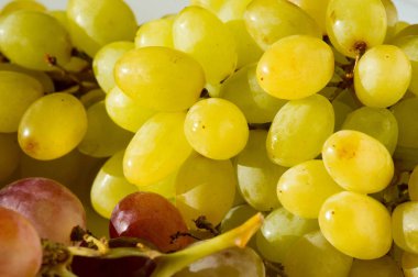 Üzümler masa üzümü gibi taze yenebilir ya da onlar için kullanılabilir.