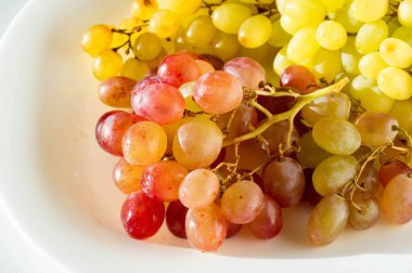 Üzümler masa üzümü gibi taze yenebilir ya da onlar için kullanılabilir.