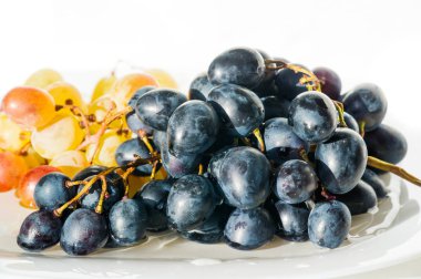 Üzümler masa üzümü gibi taze yenebilir ya da onlar için kullanılabilir.