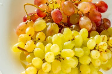 Üzümler masa üzümü gibi taze yenebilir ya da onlar için kullanılabilir.