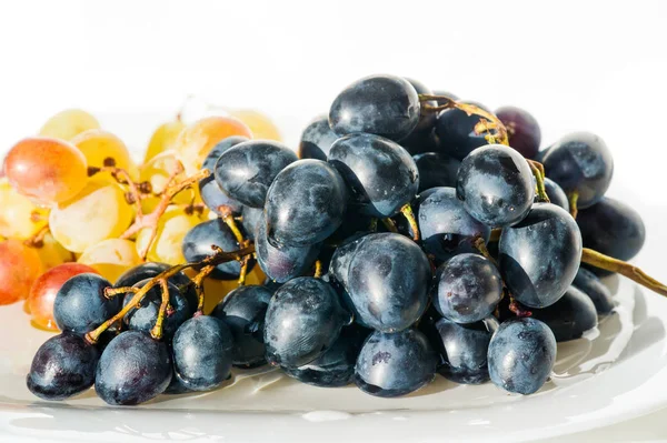 Üzümler masa üzümü gibi taze yenebilir ya da onlar için kullanılabilir.