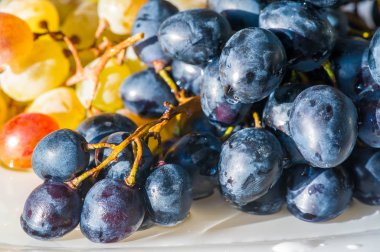 Üzümler masa üzümü gibi taze yenebilir ya da onlar için kullanılabilir.