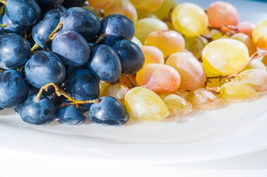 Üzümler masa üzümü gibi taze yenebilir ya da onlar için kullanılabilir.