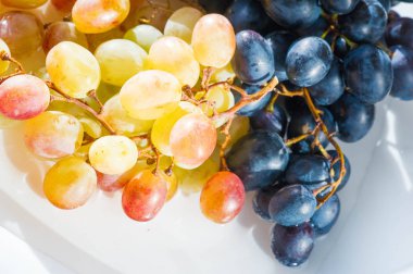 Üzümler masa üzümü gibi taze yenebilir ya da onlar için kullanılabilir.