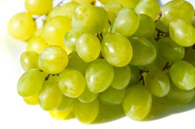 Üzümler masa üzümü gibi taze yenebilir ya da onlar için kullanılabilir.