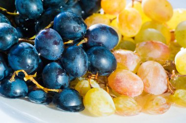 Üzümler masa üzümü gibi taze yenebilir ya da onlar için kullanılabilir.