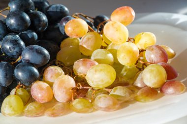 Üzümler masa üzümü gibi taze yenebilir ya da onlar için kullanılabilir.