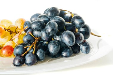 Üzümler masa üzümü gibi taze yenebilir ya da onlar için kullanılabilir.