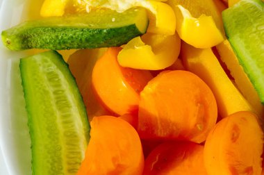 Salatalık, domates, tatlı biber, salata, soğuk bir tabak. 