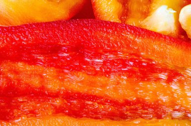 Dolmalık biberler bazen daha az acı biberli olur.