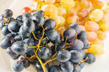 Üzümler masa üzümü gibi taze yenebilir ya da onlar için kullanılabilir.