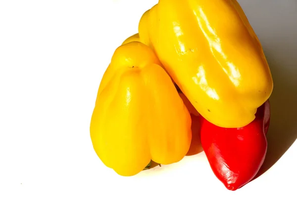 Bell peppers are sometimes grouped with less pungent pepper vari — Stock Photo, Image