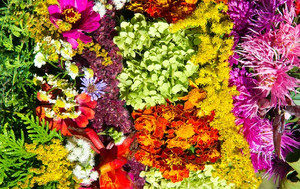 Букет Цветов Привлекательный Букет Цветов Особенно Представленный Качестве Подарка Ношенный — стоковое фото