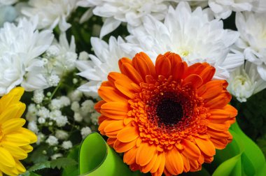 Çiçek buketi yaratıcı bir düzende bir çiçek koleksiyonudur. Çiçek buketleri evlerin ya da kamu binalarının dekorasyonu için düzenlenebilir ya da elde taşınabilir.